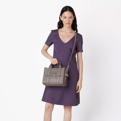  Сумка Marc Jacobs The Leather Small Tote Bag – Cement