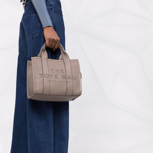  Сумка Marc Jacobs The Leather Small Tote Bag – Cement