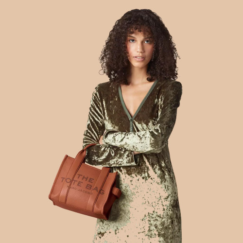 Сумка Marc Jacobs The Leather Small Tote Bag – Argan Oil