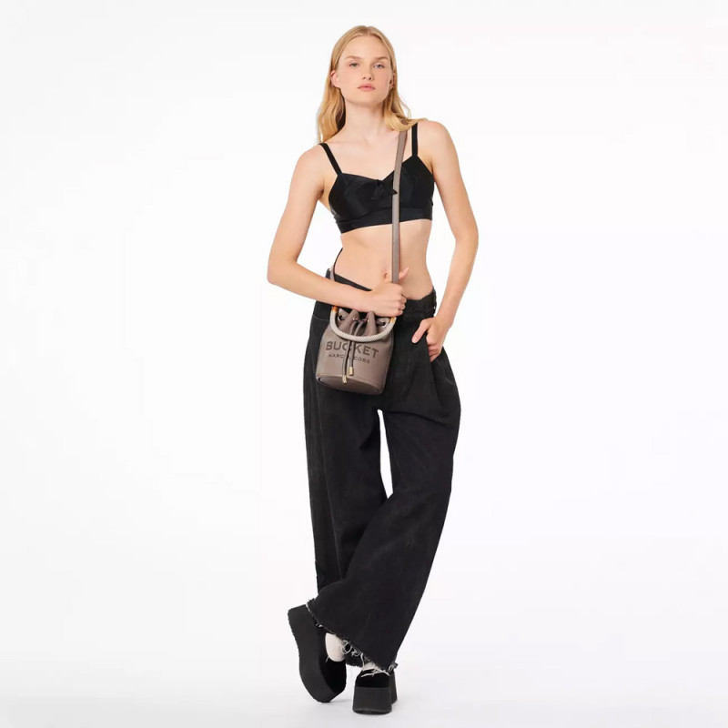 Сумка Marc Jacobs The Leather Mini Bucket Bag - Cement