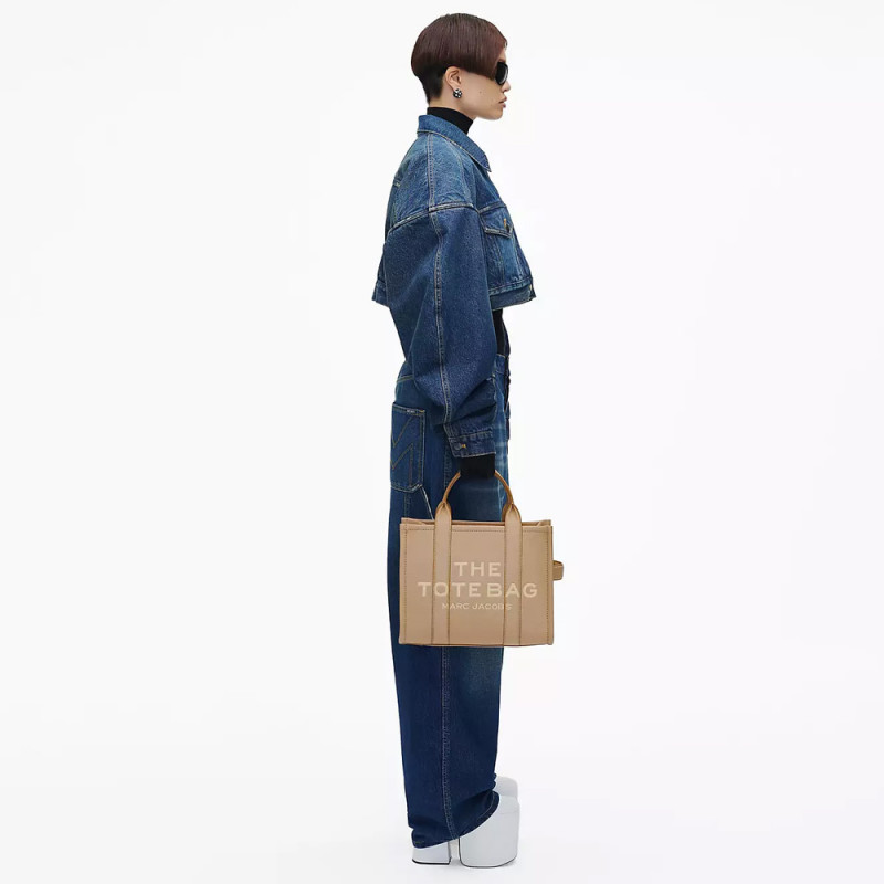 Сумка Marc Jacobs The Leather Medium Tote Bag – Camel