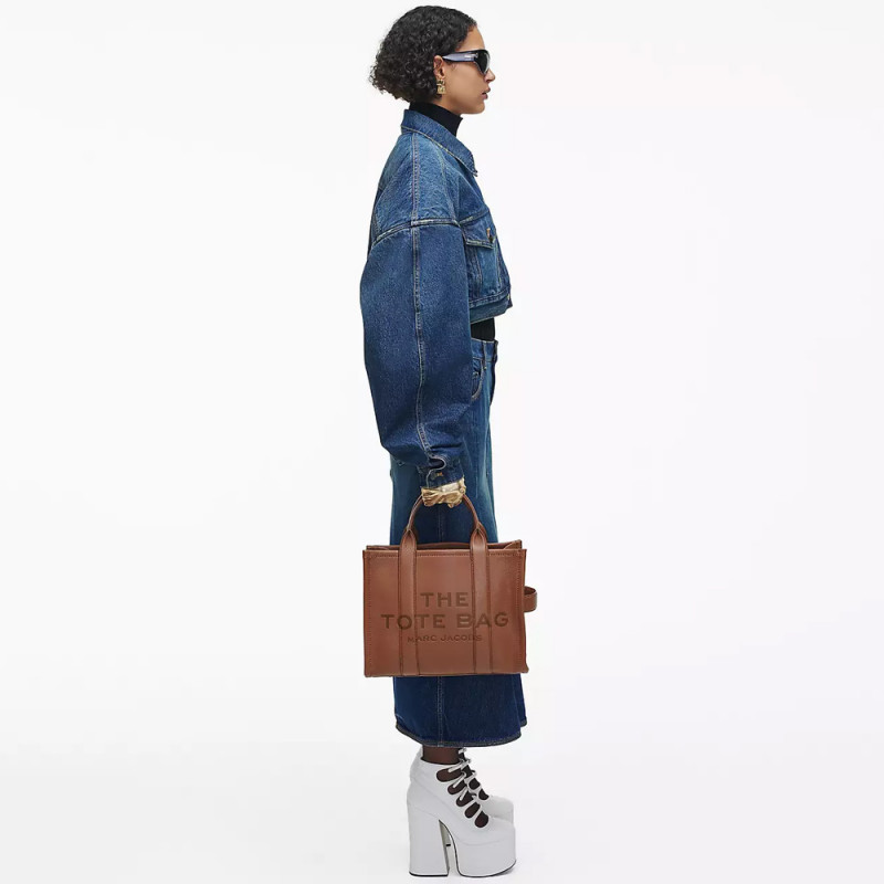 Сумка Marc Jacobs The Leather Medium Tote Bag – Argan Oil