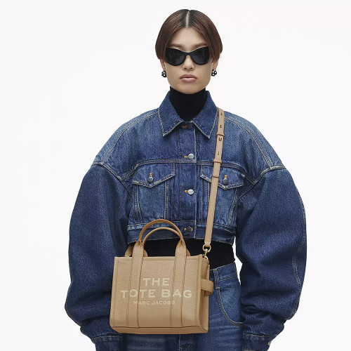 Сумка Marc Jacobs The Leather Small Tote Bag – Camel